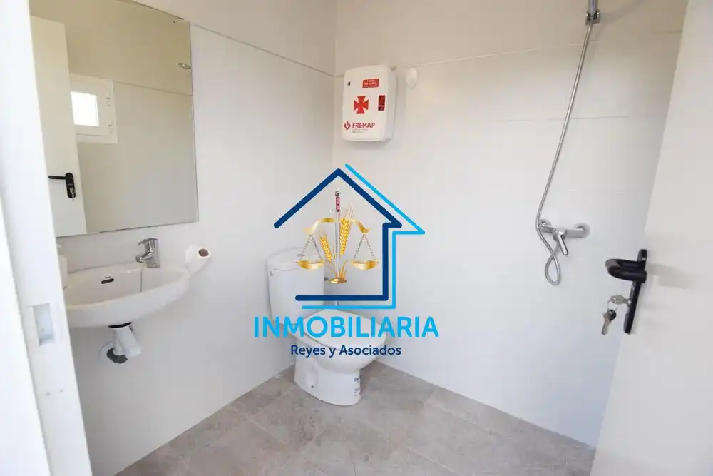 Bany de Casa o xalet en venda en Córdoba amb Aire condicionat, Terrassa i Piscina