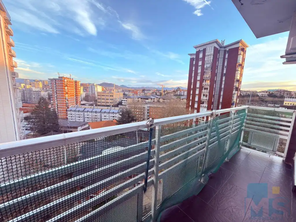 Vista exterior de Pis en venda en Donostia - San Sebastián  amb Aire condicionat i Balcó