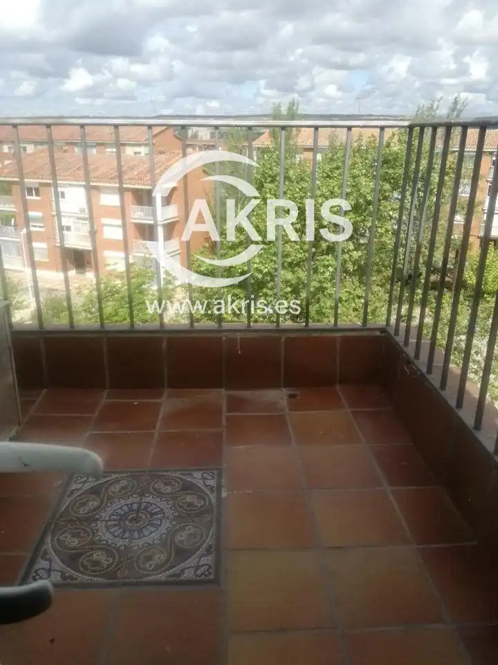 Flat for sale in Calle Río Cañamares, Santa María de Benquerencia