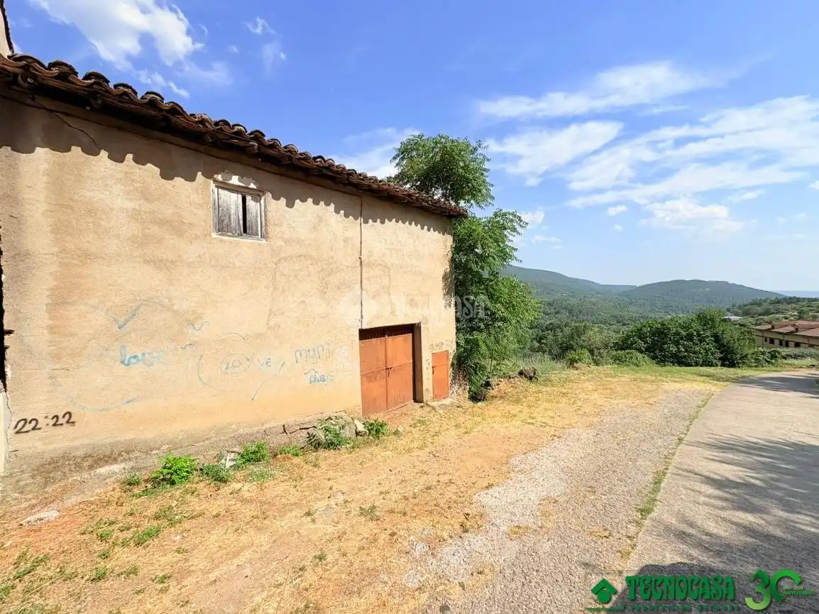 Casa adosada en venda en Mombeltrán