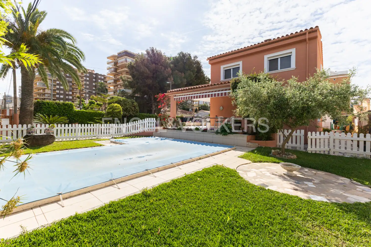 Vista exterior de Casa o xalet en venda en Benicasim / Benicàssim amb Calefacció, Jardí privat i Terrassa