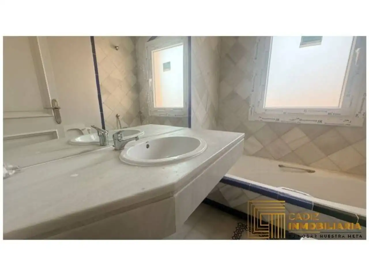 Baño de Ático de alquiler en El Puerto de Santa María con Terraza