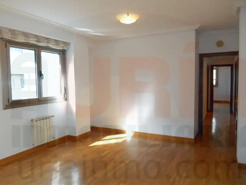 Schlafzimmer von Wohnung zur Miete in Oviedo  mit Heizung, Abstellraum und Ofen