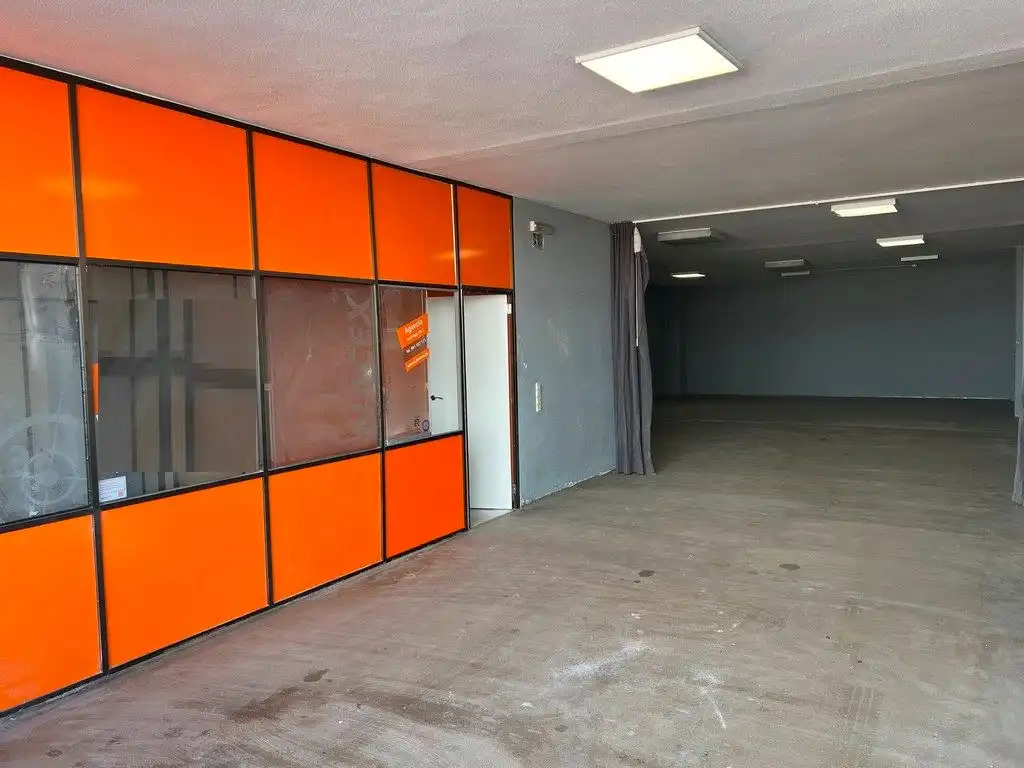 Nave industrial en venta en Santiago de Compostela 
