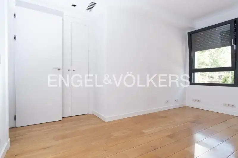 Schlafzimmer von Wohnung zur Miete in Madrid mit Klimaanlage, Heizung und Terrasse