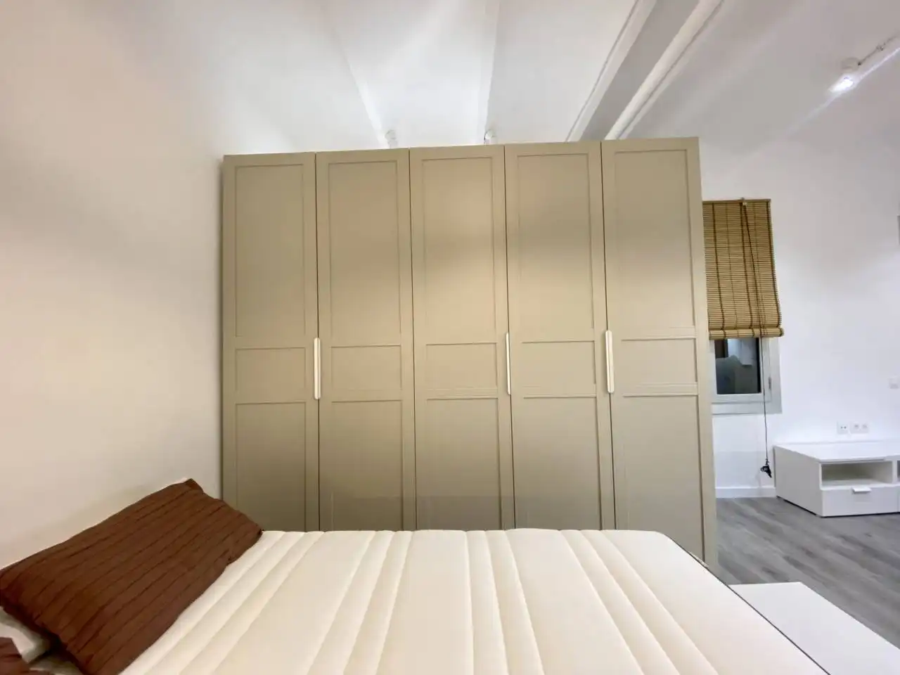Dormitori de Apartament en venda en Barcelona amb Aire condicionat, Parquet i Moblat