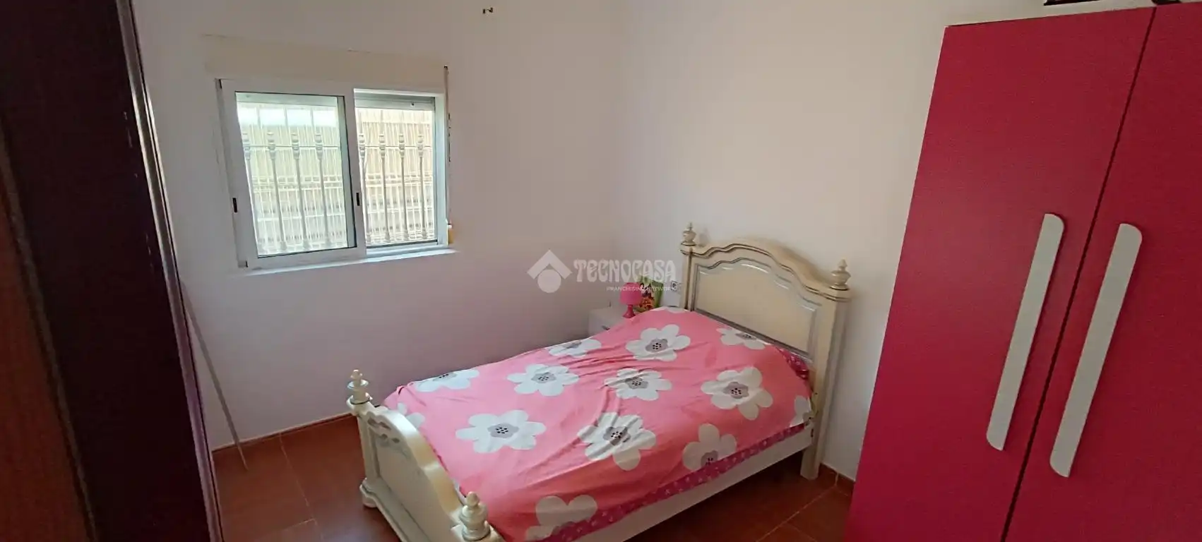 Dormitori de Finca rústica en venda en Dos Hermanas amb Aire condicionat, Terrassa i Piscina