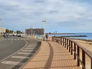 Vista exterior de Piso en venta en Torrevieja con Aire acondicionado, Calefacción y Terraza