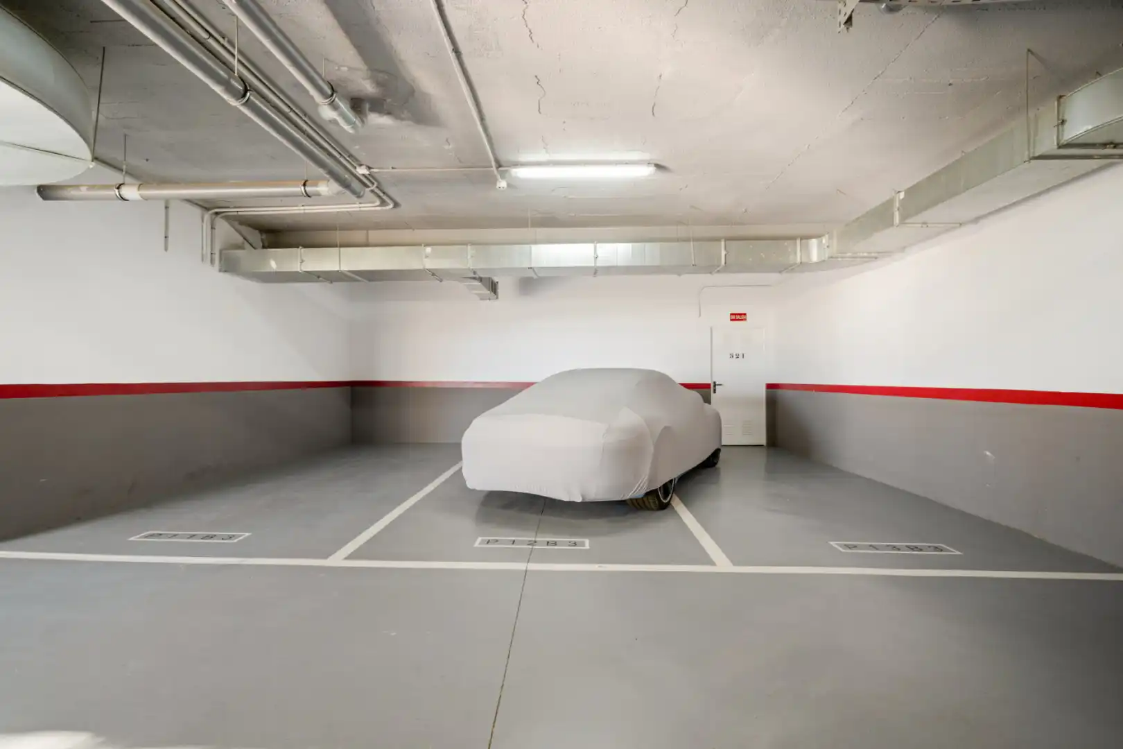 Parking de Ático en venta en Marbella con Aire acondicionado, Terraza y Trastero