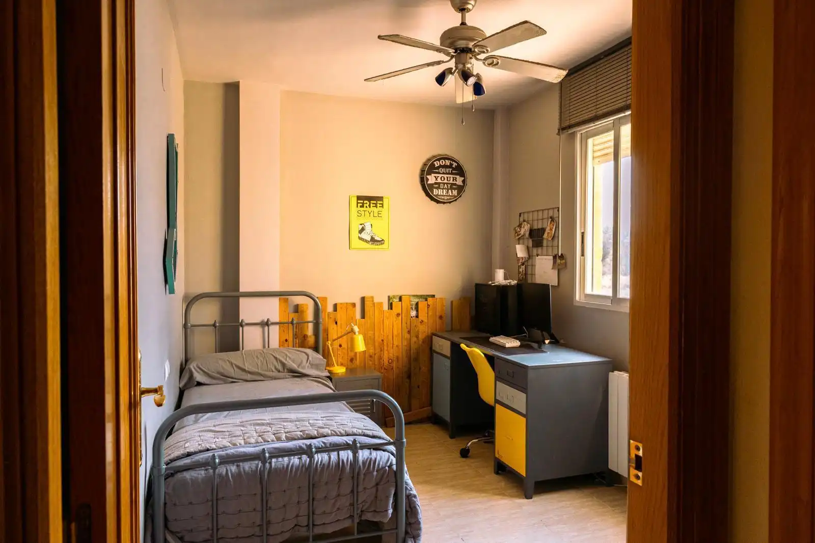 Habitación de Casa o chalet en venta en La Pobla de Vallbona con Aire acondicionado, Calefacción y Terraza