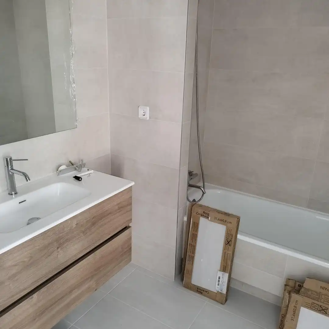 Bathroom of Ground floor for rent in Badalona  with Heating and Parquet flooring