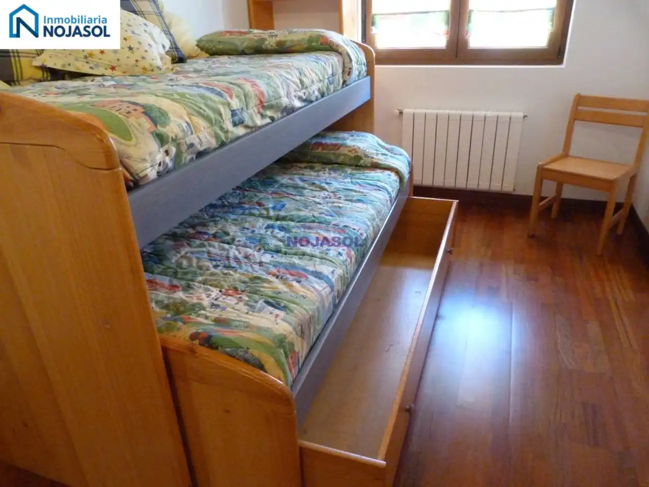 Schlafzimmer von Einfamilien-Reihenhaus zum Verkauf in Bareyo mit Heizung, Terrasse und Möbliert