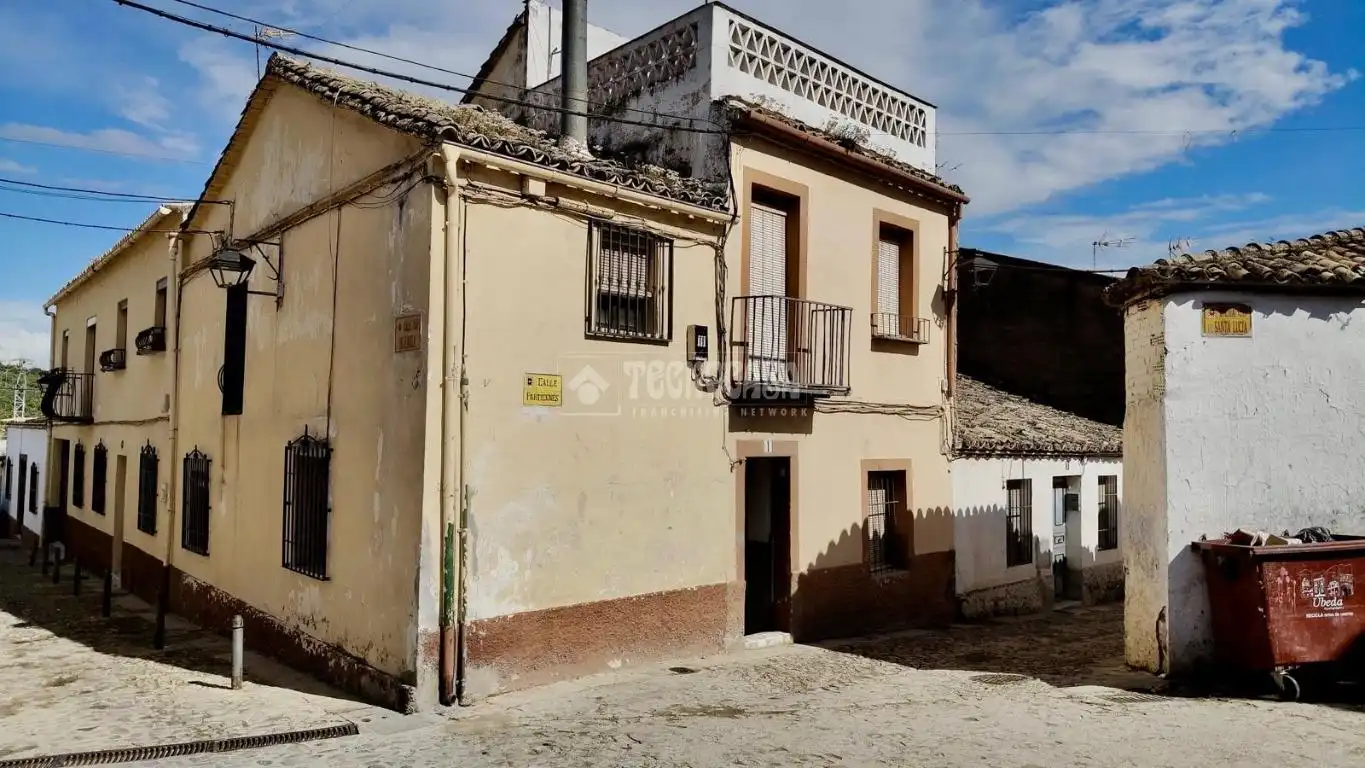 Vista exterior de Casa o xalet en venda en Úbeda amb Calefacció i Terrassa