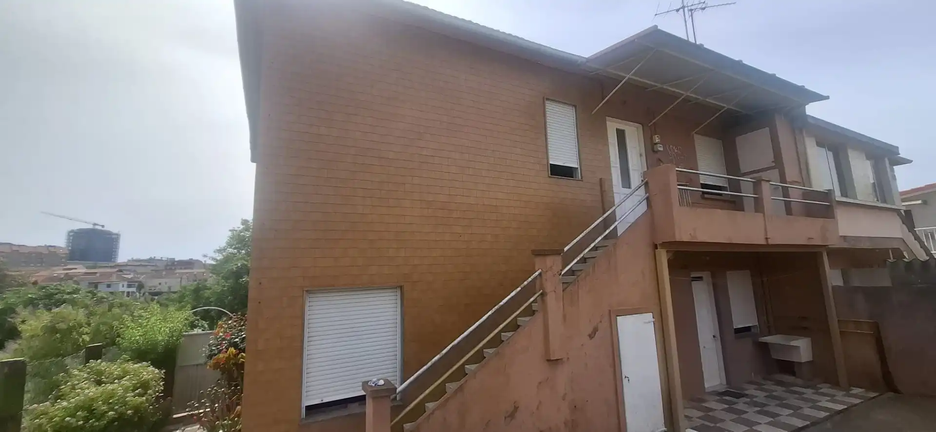 Vista exterior de Casa o xalet en venda en Vigo  amb Jardí privat i Terrassa