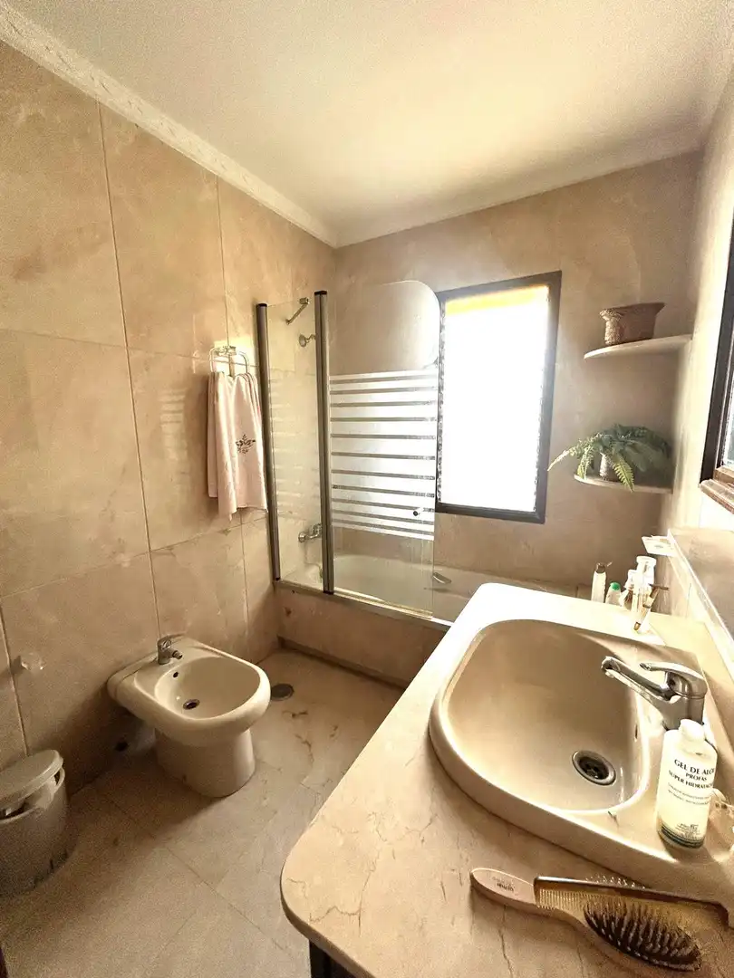 Baño de Casa o chalet en venta en Alcolea del Río con Aire acondicionado, Terraza y Amueblado