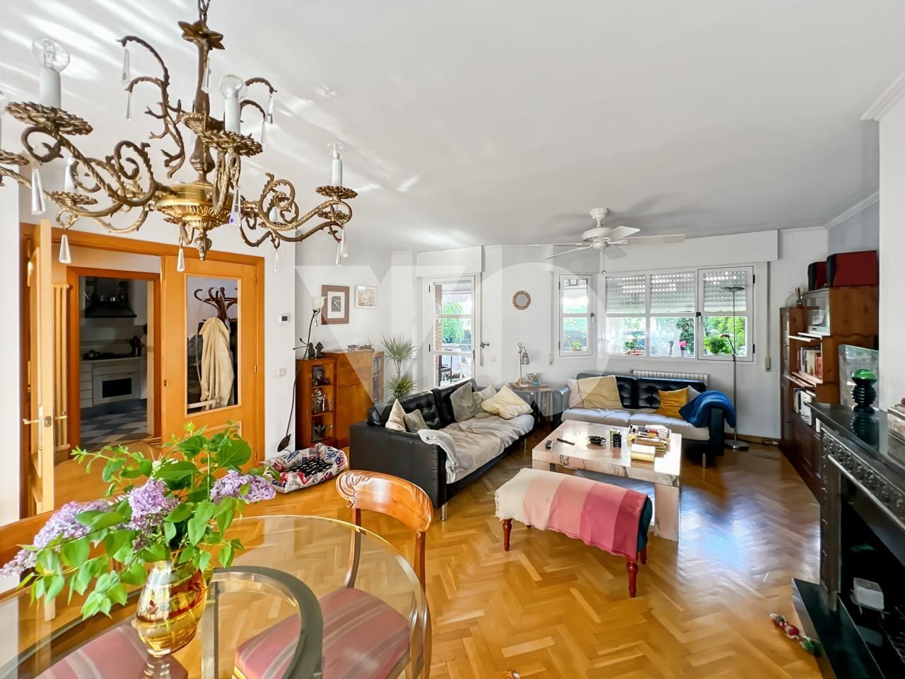 Sala d'estar de Casa adosada en venda en Torrejón de Ardoz amb Aire condicionat, Calefacció i Jardí privat