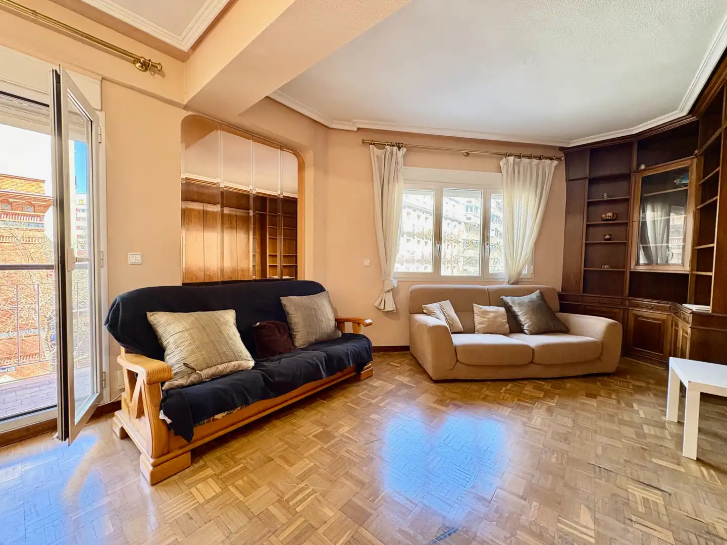 Wohnzimmer von Wohnung zum Verkauf in Madrid mit Klimaanlage, Heizung und Parkett