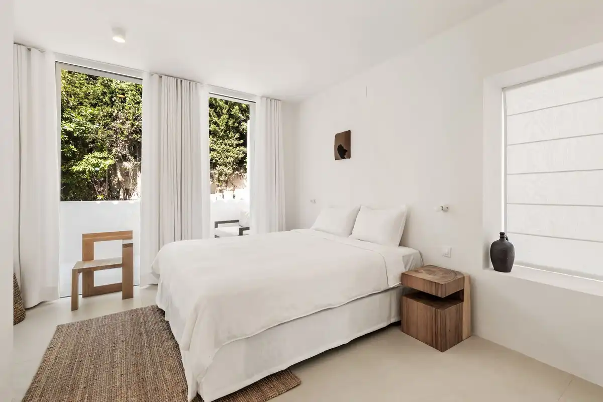 Dormitori de Casa o xalet en venda en Estepona amb Aire condicionat, Jardí privat i Terrassa