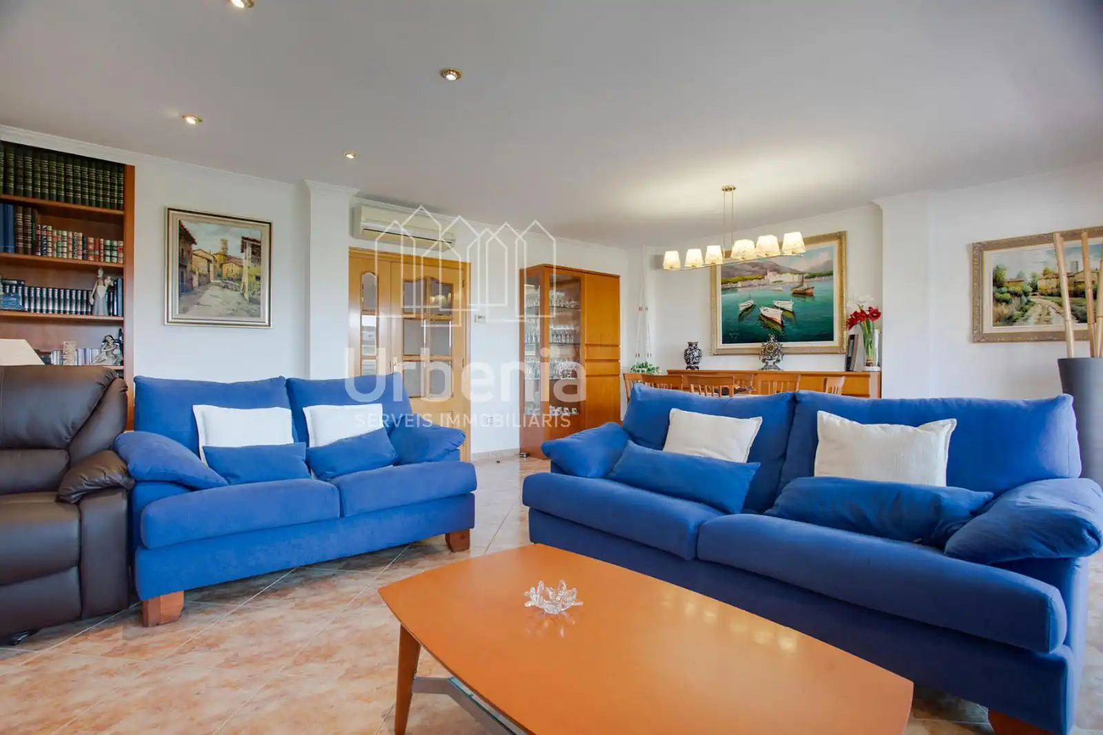 Sala d'estar de Casa o xalet en venda en Pineda de Mar amb Aire condicionat, Calefacció i Terrassa