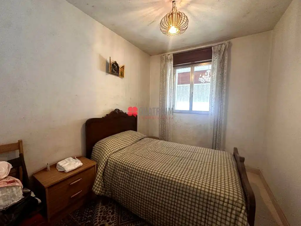 Dormitori de Casa o xalet en venda en Santiago de Compostela  amb Terrassa, Traster i Balcó