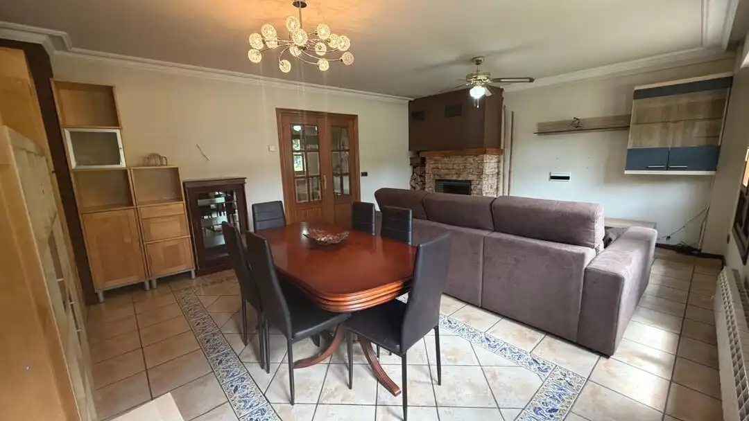 Comedor de Casa adosada en venta en Salvatierra / Agurain con Calefacción y Jardín privado