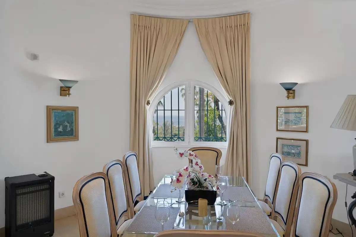 Comedor de Casa o chalet en venta en Marbella con Aire acondicionado, Calefacción y Jardín privado