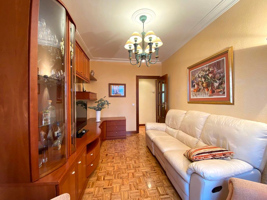 Sala de estar de Piso en venta en Vitoria - Gasteiz con Calefacción, Parquet y Terraza