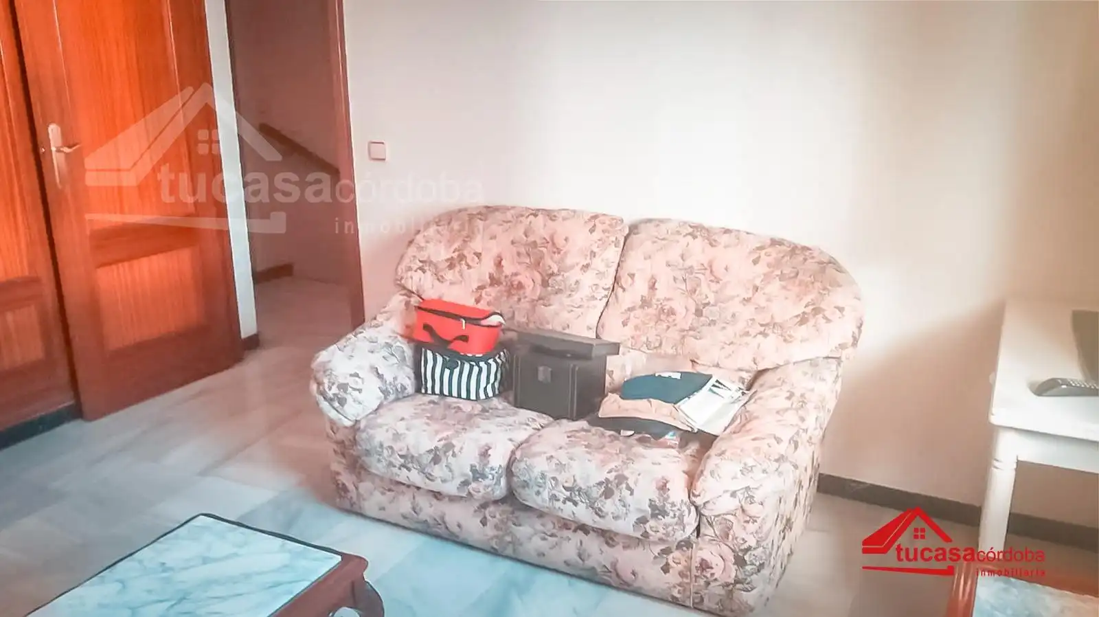Sala d'estar de Casa o xalet en venda en Córdoba amb Aire condicionat, Traster i Moblat