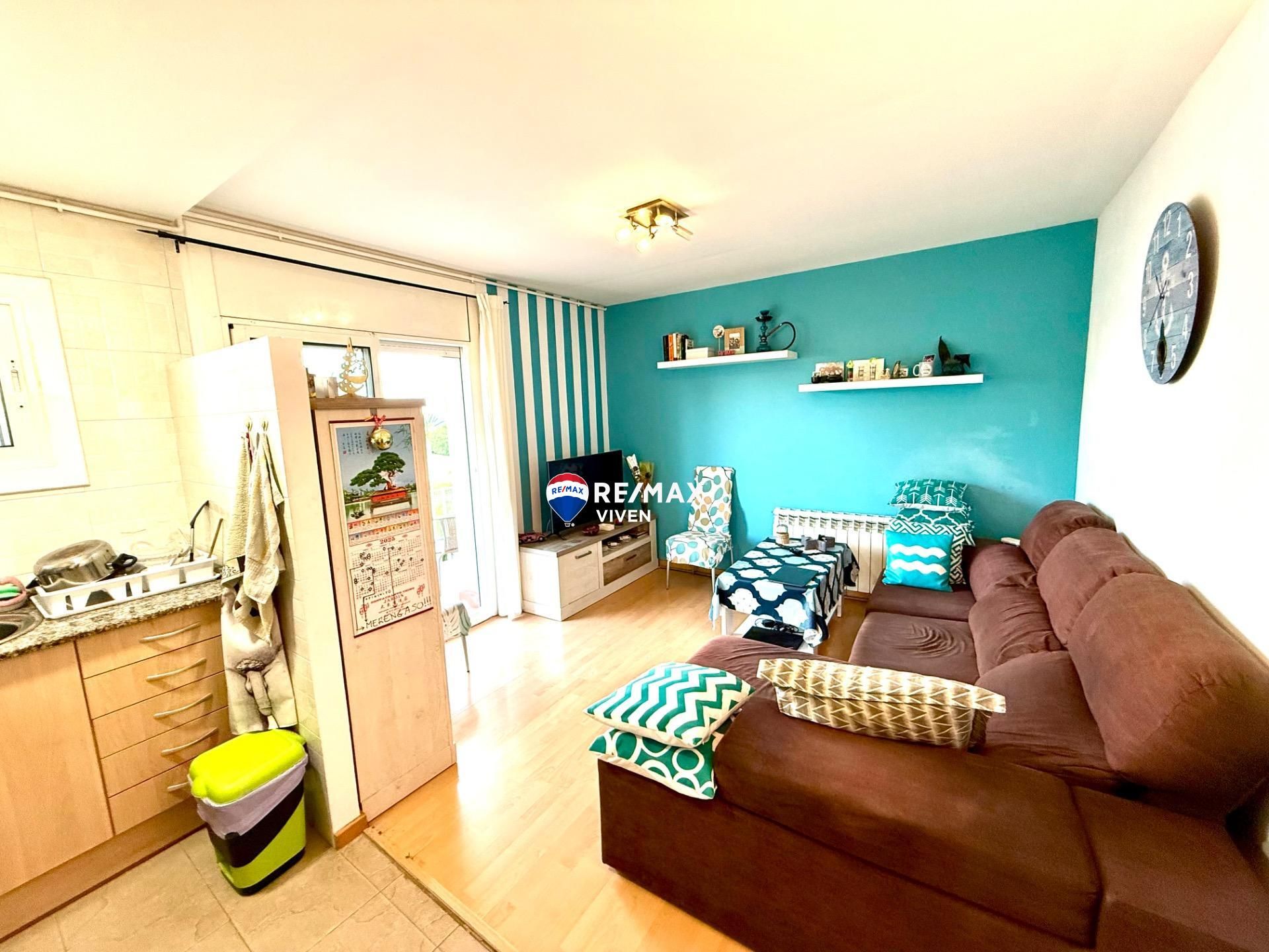 Living room of Flat for sale in Vilanova i la Geltrú  with Heating, Parquet flooring and Terrace