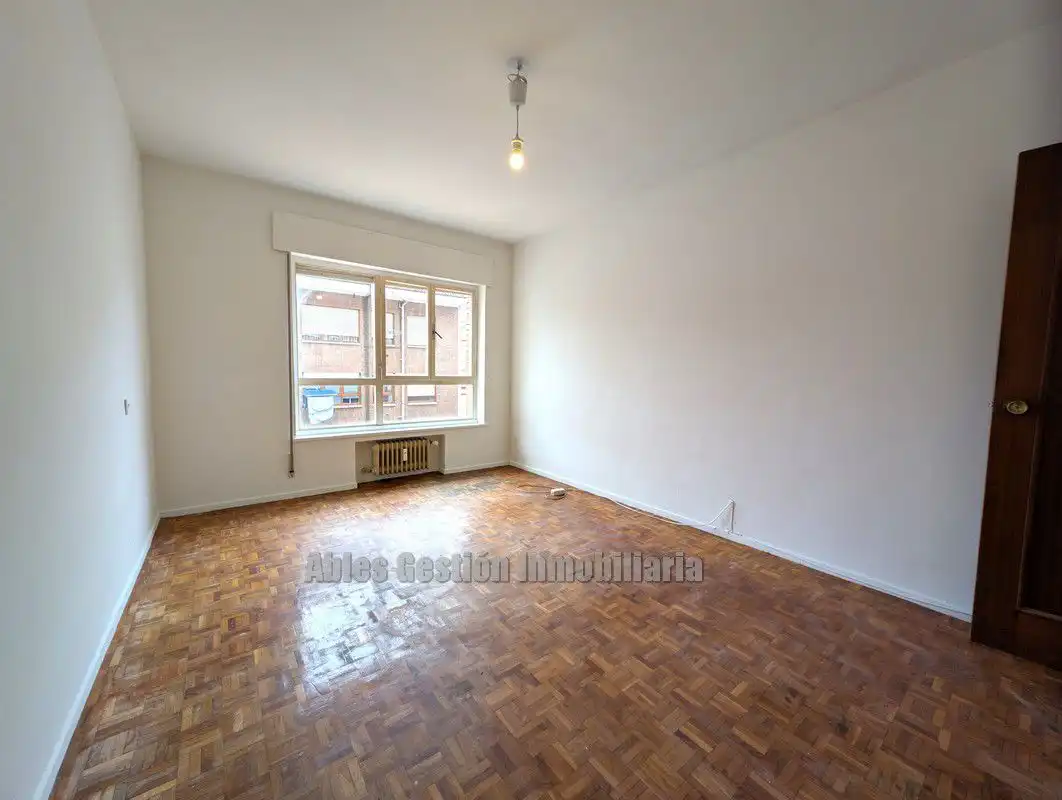 Habitación de Piso en venta en Oviedo  con Calefacción, Parquet y Terraza