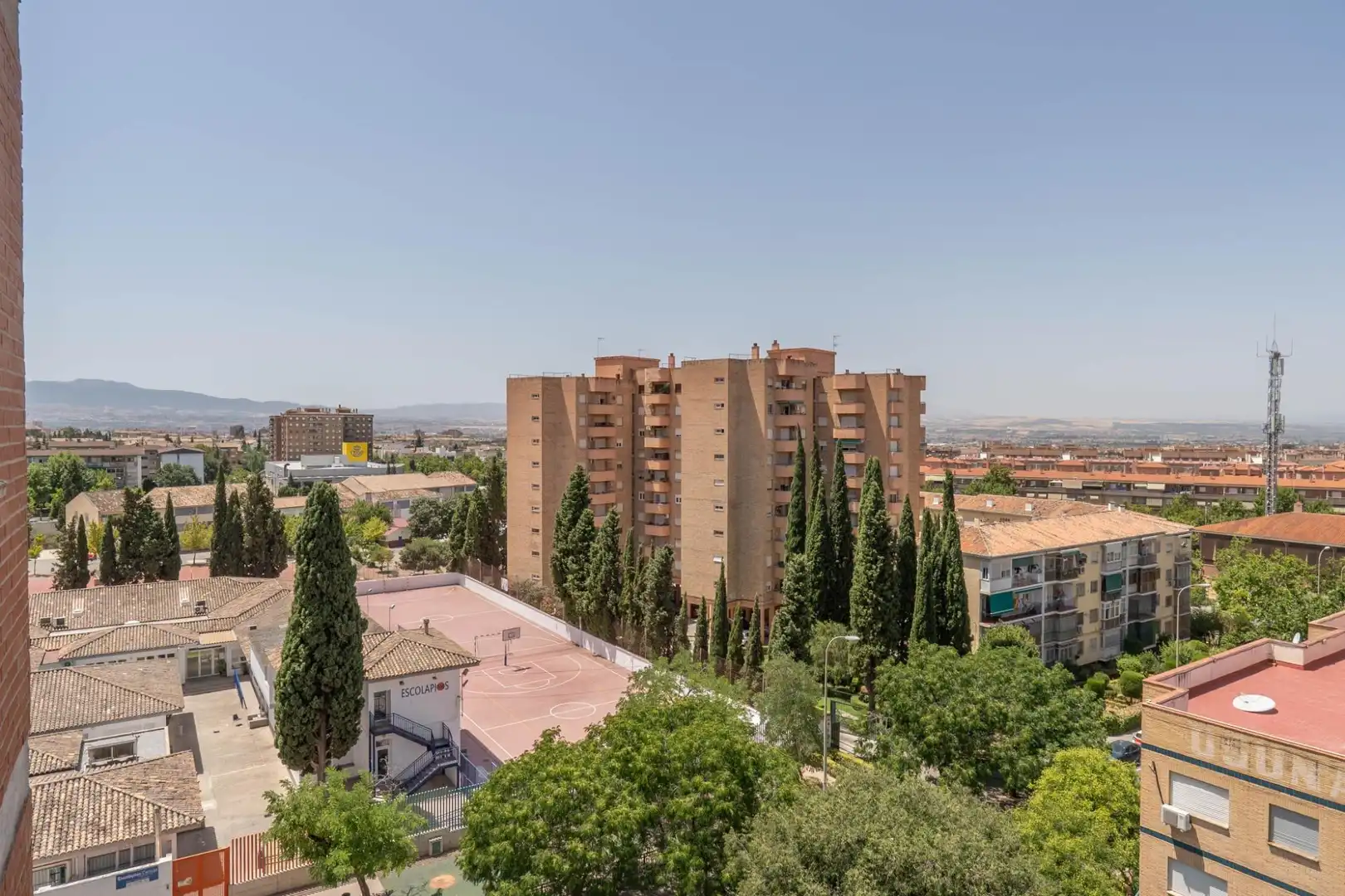 Vista exterior de Pis de lloguer en Granada amb Aire condicionat, Calefacció i Jardí privat