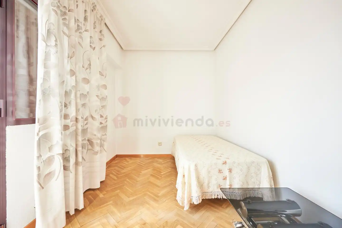 Schlafzimmer von Dachboden zum Verkauf in Madrid mit Heizung, Terrasse und Abstellraum