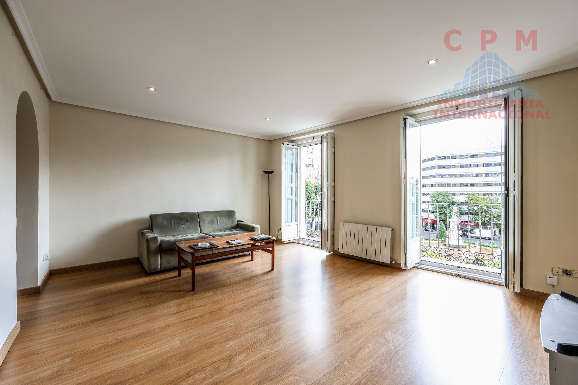 Sala d'estar de Pis de lloguer en  Madrid Capital amb Calefacció, Parquet i Moblat