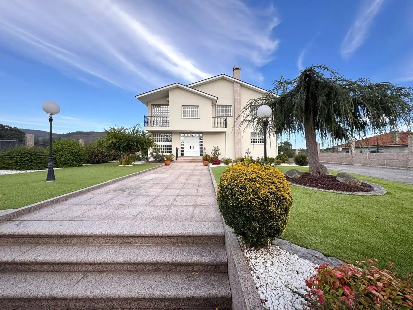 Vista exterior de Casa o chalet en venta en Barro con Calefacción, Jardín privado y Terraza