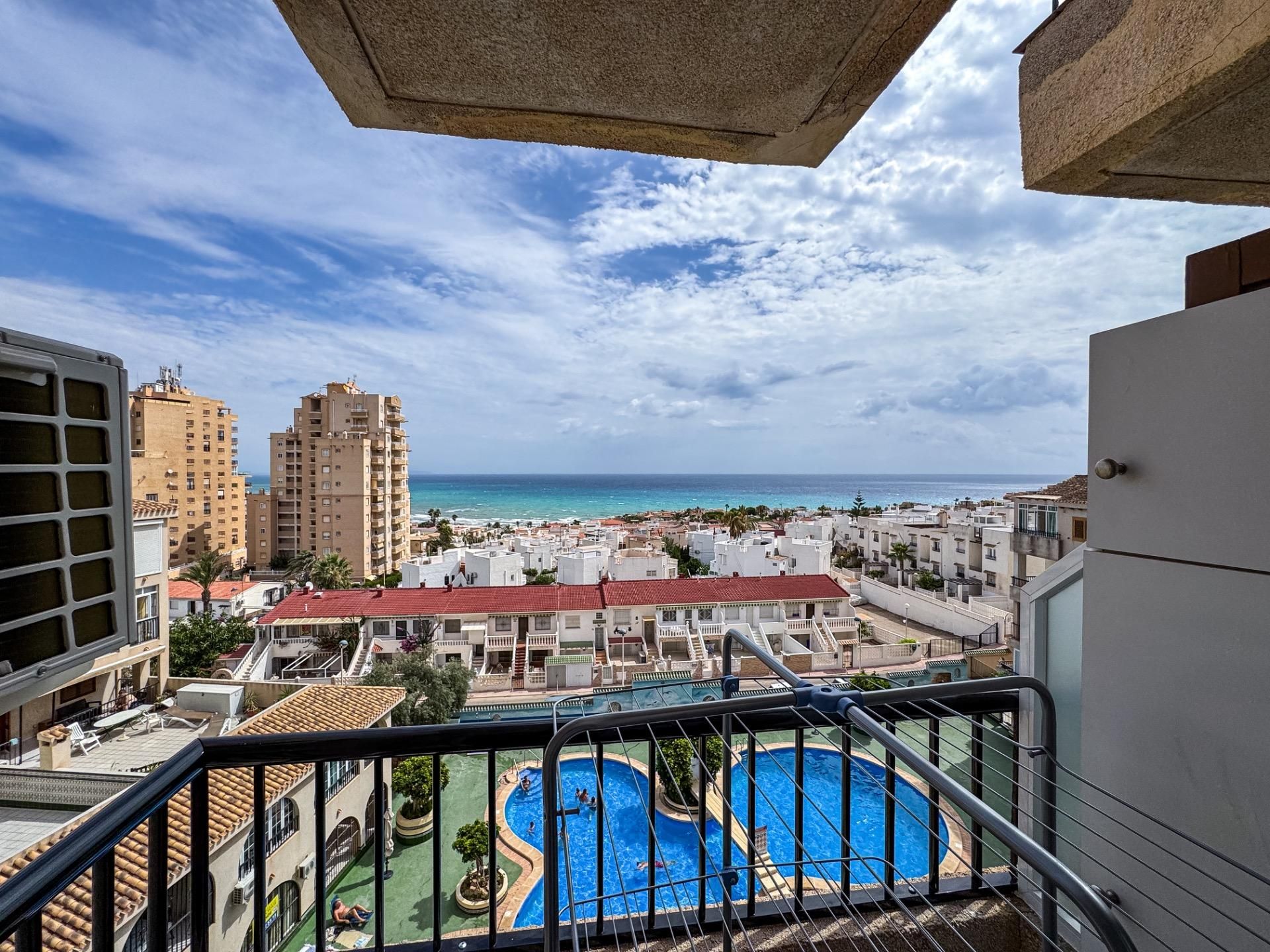 Vista exterior de Estudi en venda en Torrevieja amb Aire condicionat, Jardí privat i Terrassa