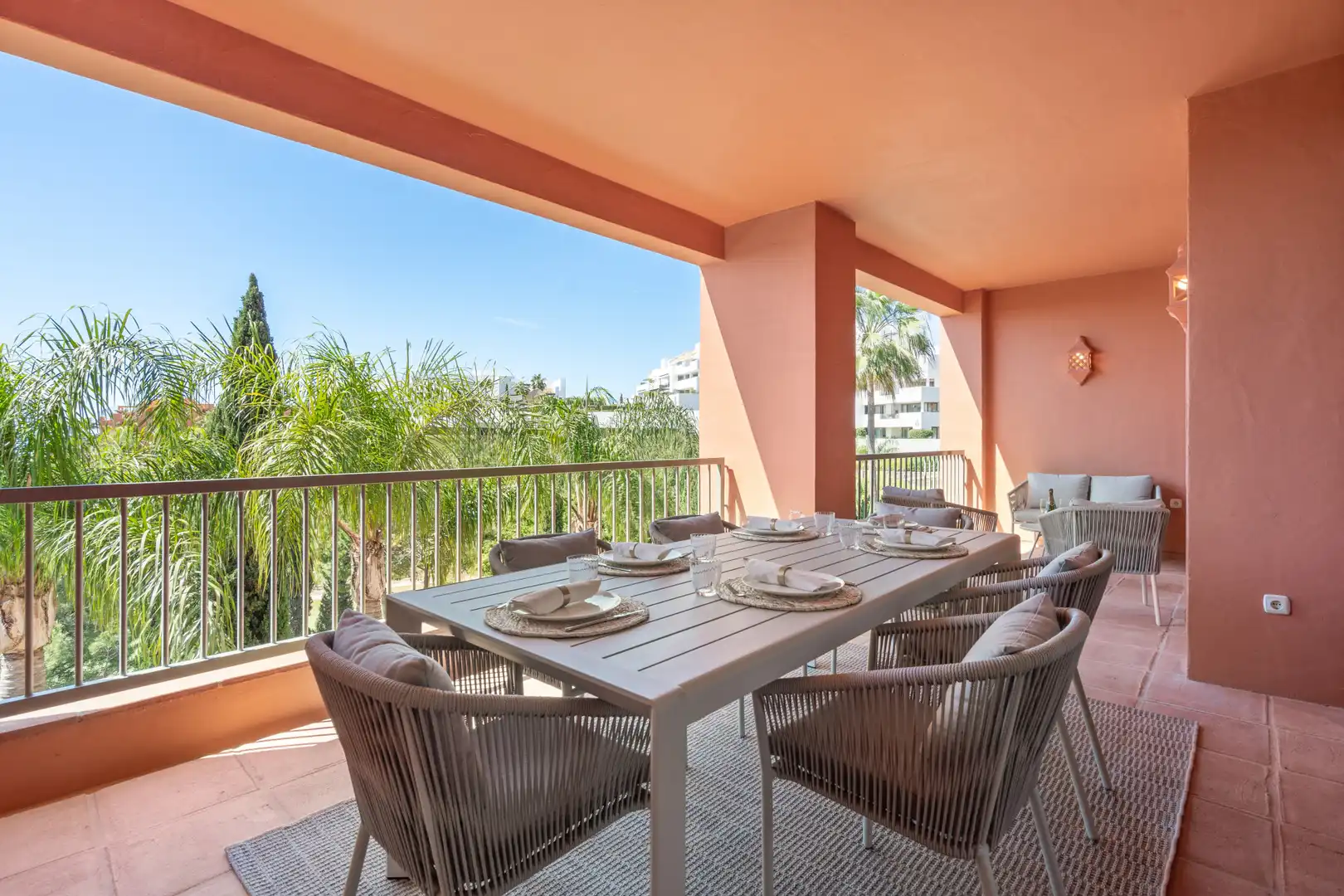Terrassa de Apartament en venda en Benahavís amb Aire condicionat, Terrassa i Piscina