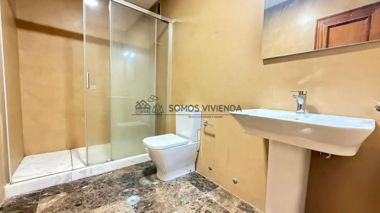 Bathroom of Flat for sale in Ourense Capital   with Heating, Parquet flooring and Balcony