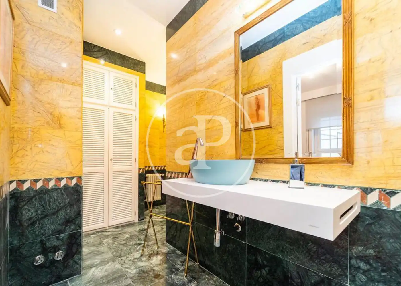 Baño de Piso de alquiler en Madrid con Aire acondicionado y Calefacción