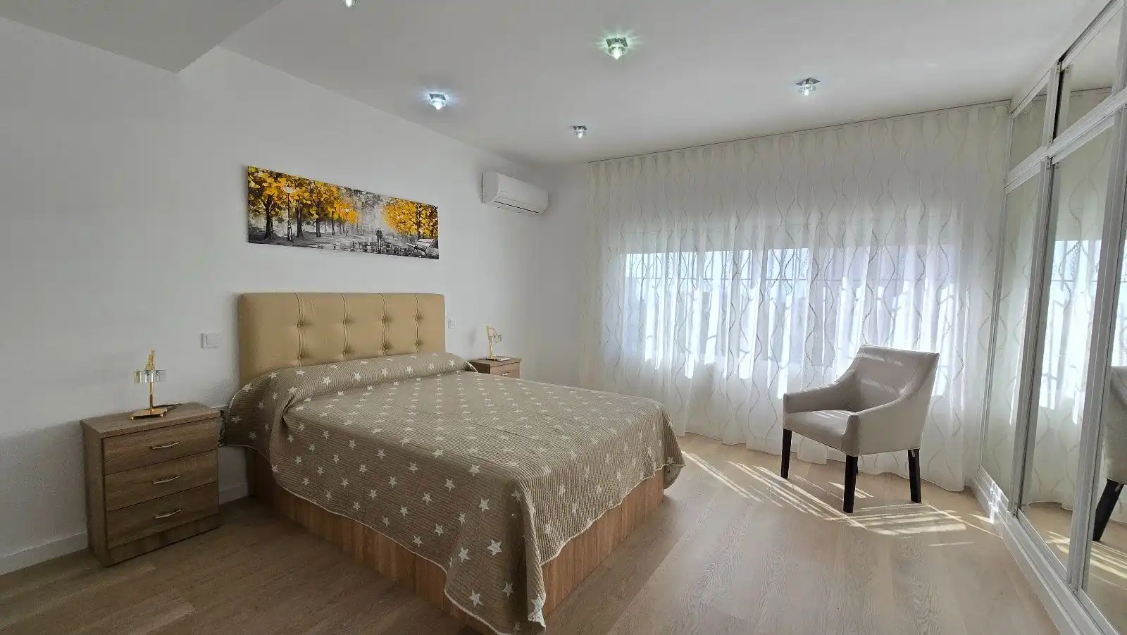 Dormitori de Casa o xalet en venda en Torremolinos amb Aire condicionat, Terrassa i Traster