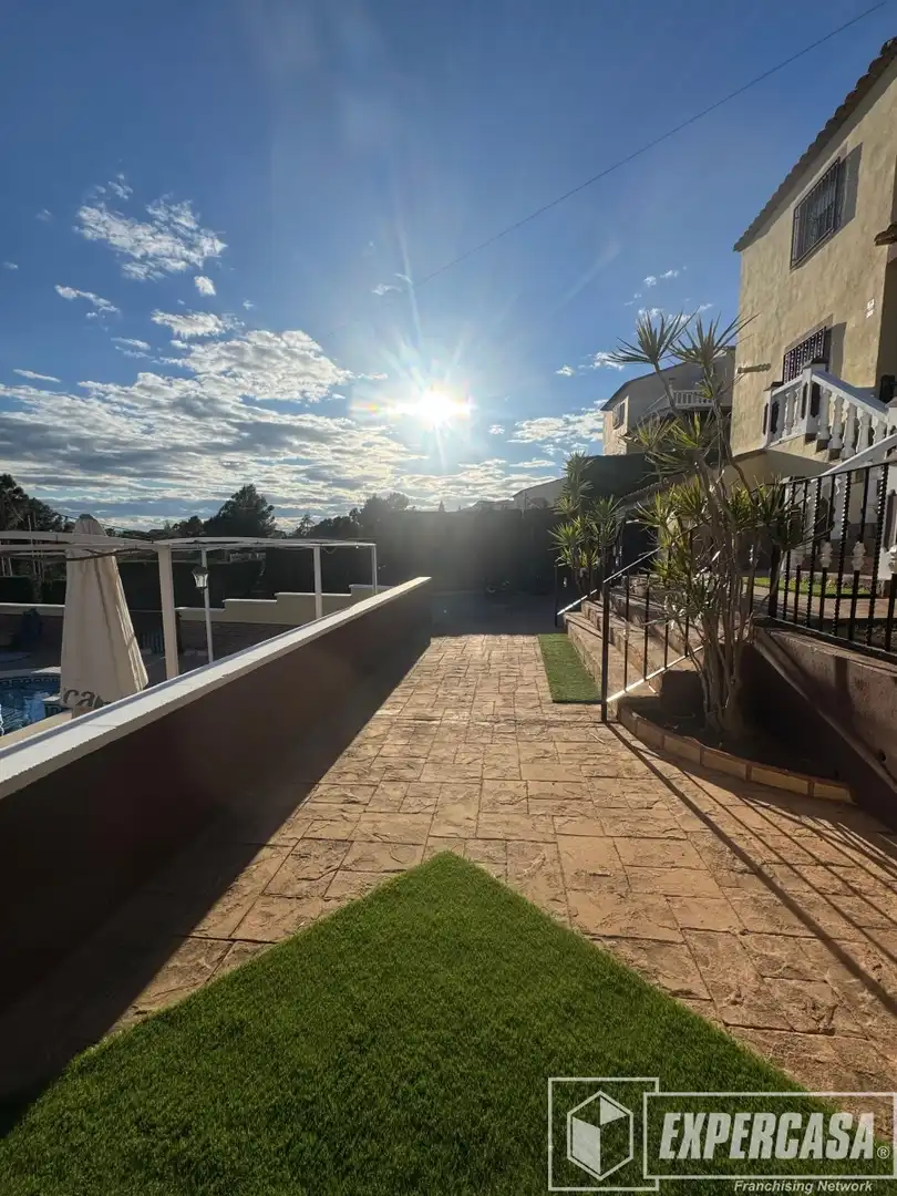Villa con piscina in vendita a Urbanización LOS LAGOS/ALGINET 1009, imagen 23