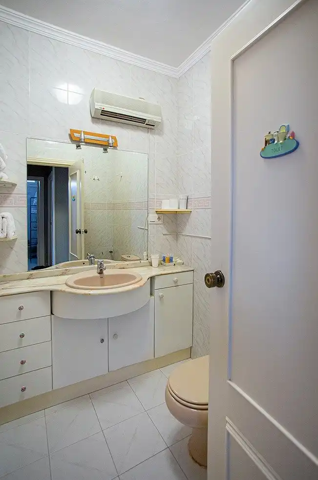 Bathroom of Buildings for sale in Sardón de Duero