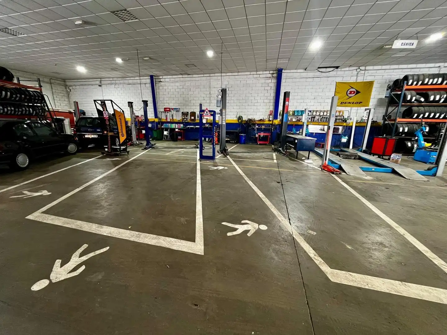 Parkplatz von Fabrikhallen zum Verkauf in Badajoz