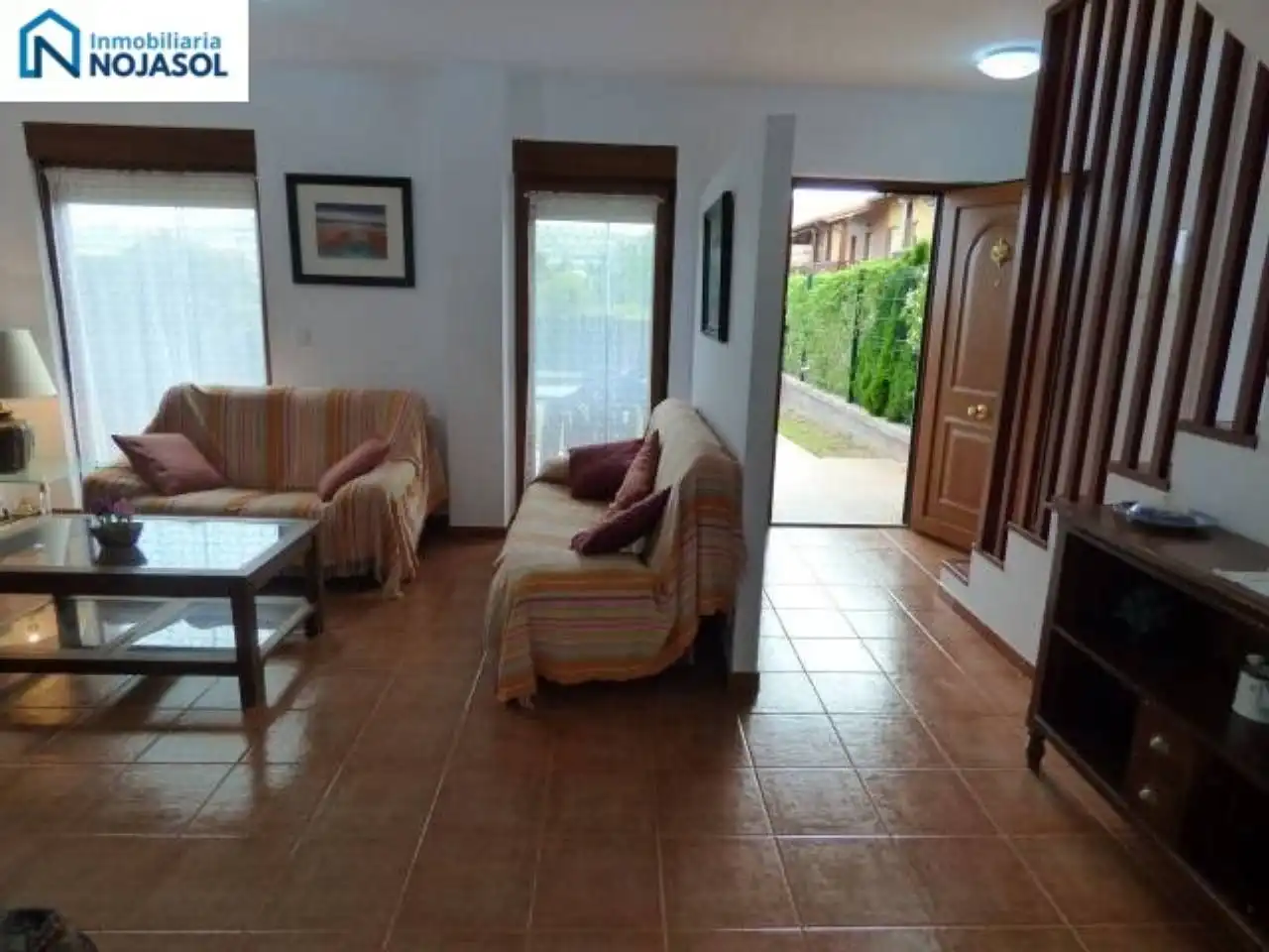 Wohnzimmer von Einfamilien-Reihenhaus zum Verkauf in Bareyo mit Heizung, Terrasse und Möbliert