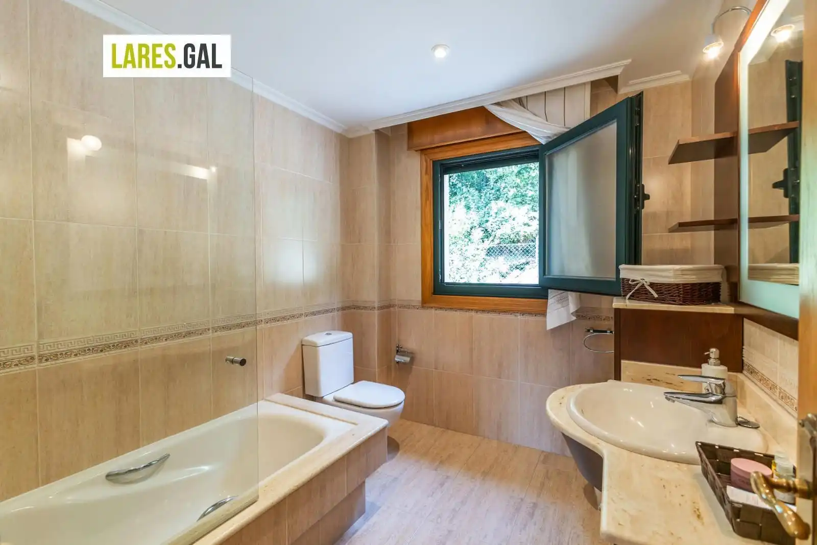Badezimmer von Haus oder Chalet zum Verkauf in Cangas  mit Heizung, Terrasse und Möbliert