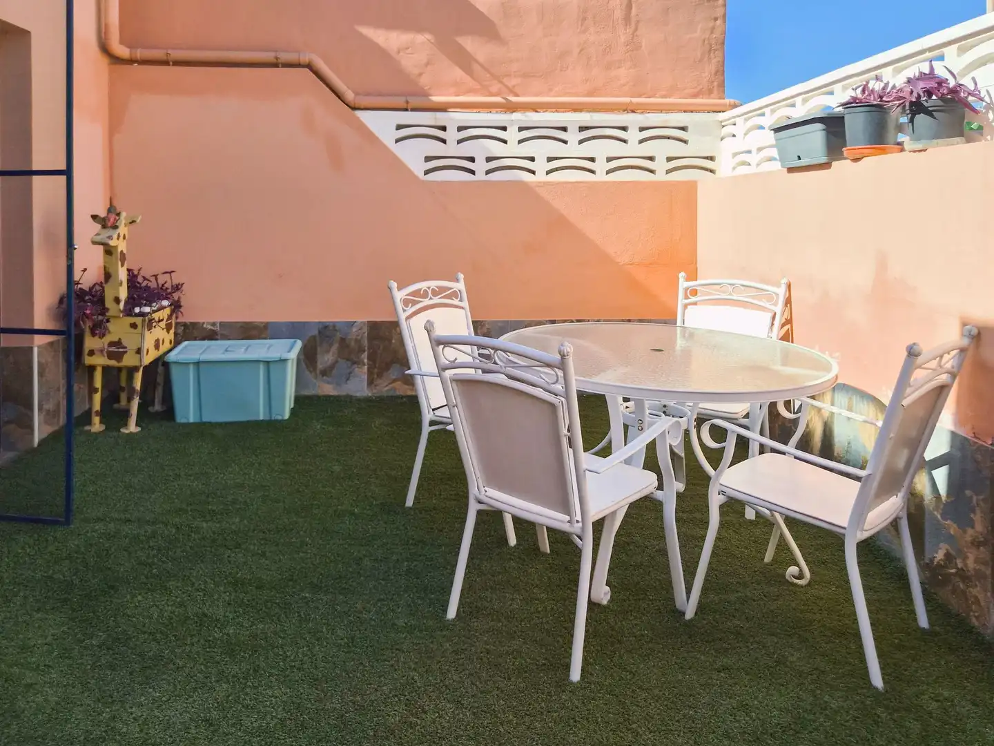 Terrasse von Einfamilien-Reihenhaus zum Verkauf in Antigua