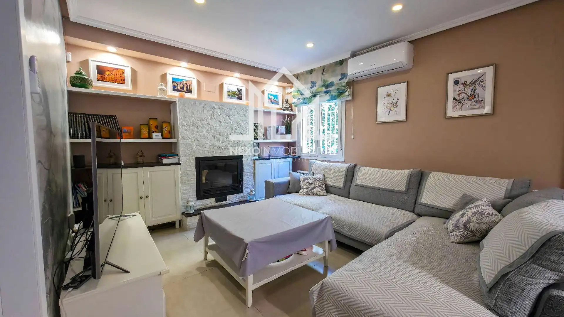 Sala de estar de Casa adosada en venta en Seseña con Aire acondicionado y Piscina