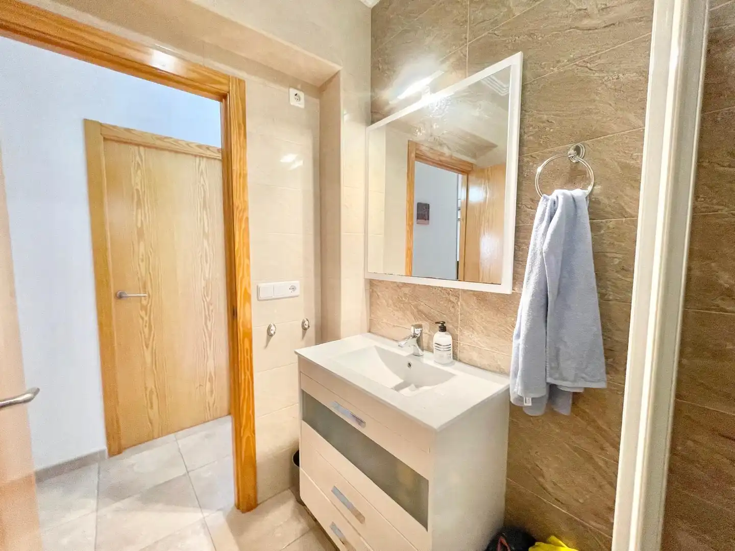 Bathroom of Apartments for rent in Torrevieja  with Air Conditioner, Heating and Furnished