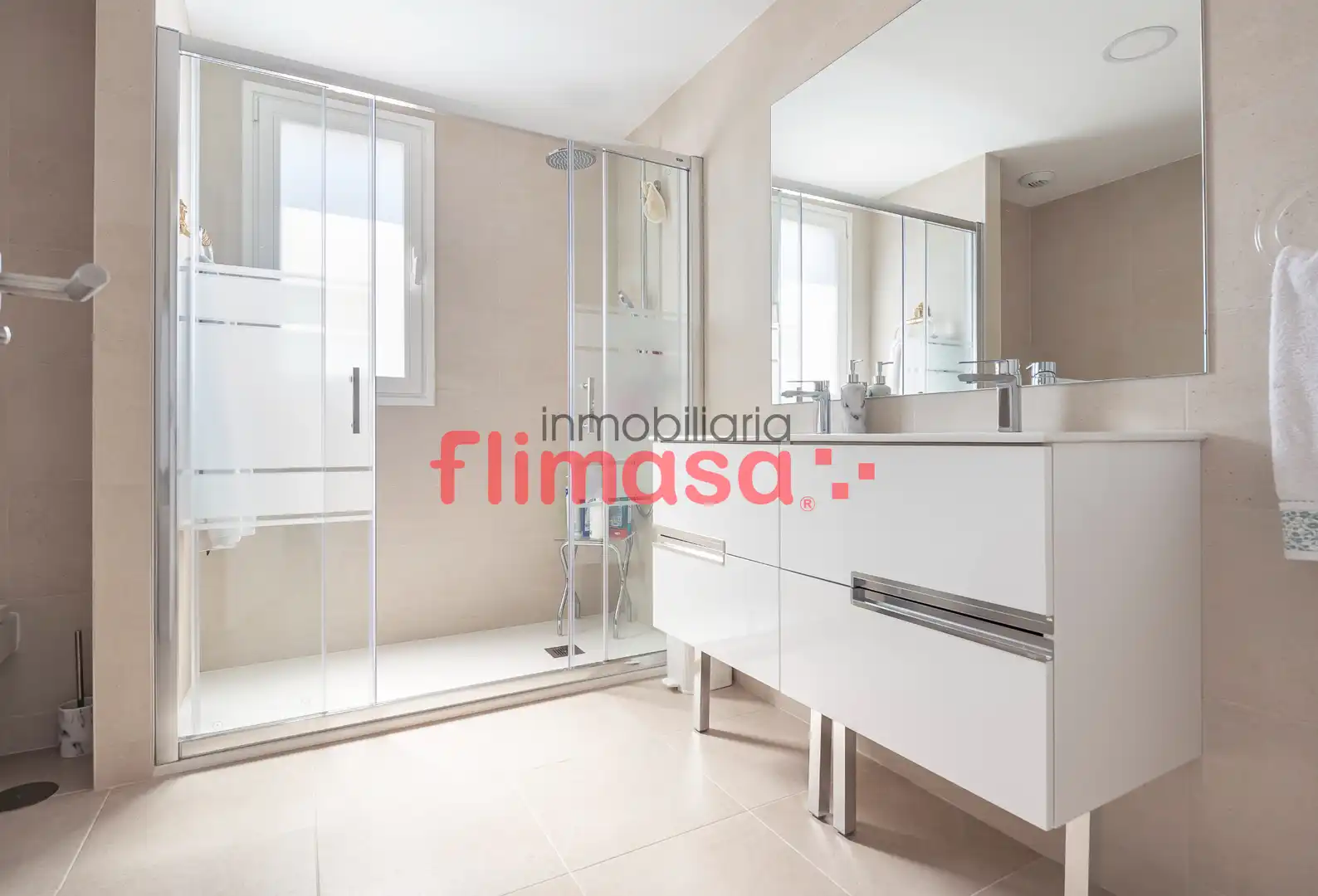 Baño de Casa adosada en venta en Villaviciosa de Odón con Aire acondicionado, Calefacción y Jardín privado