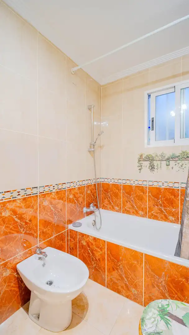 Baño de Apartamento en venta en Torrevieja con Piscina comunitaria