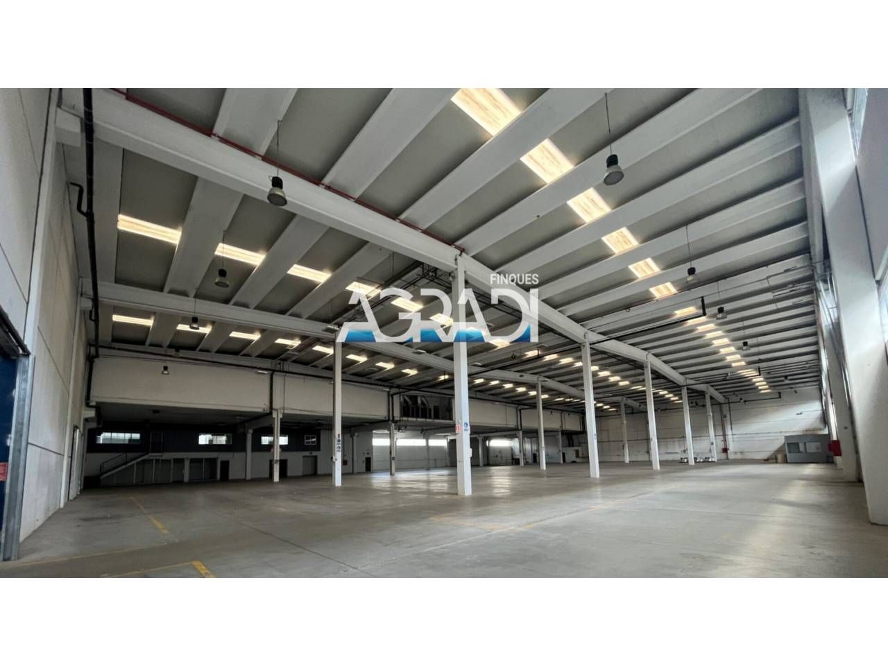 Vista exterior de Nave industrial de alquiler en Llinars del Vallès